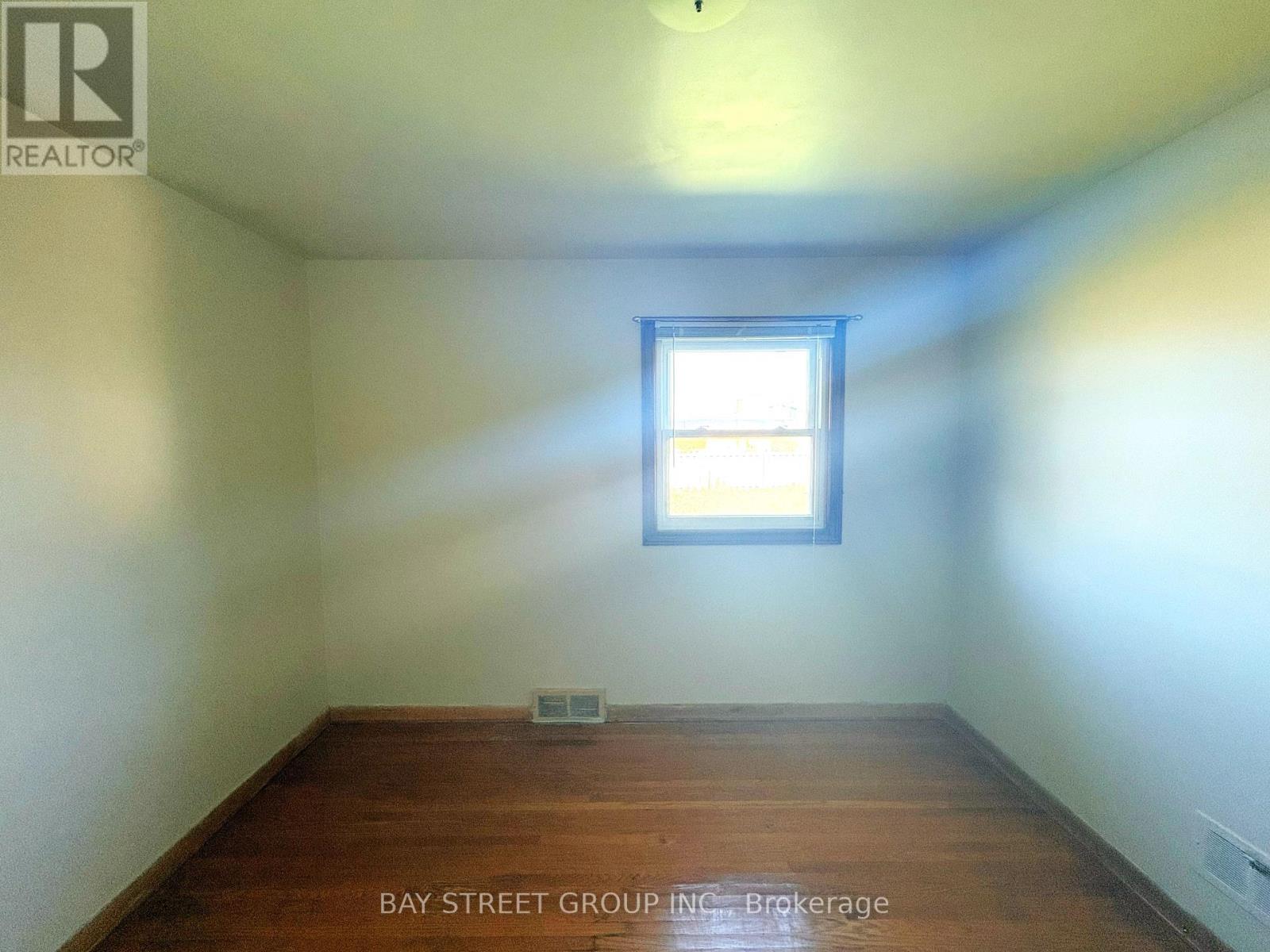 58 Broderick Avenue, Thorold (Thorold Downtown), Ontario  L2V 2J1 - Photo 8 - X12445283