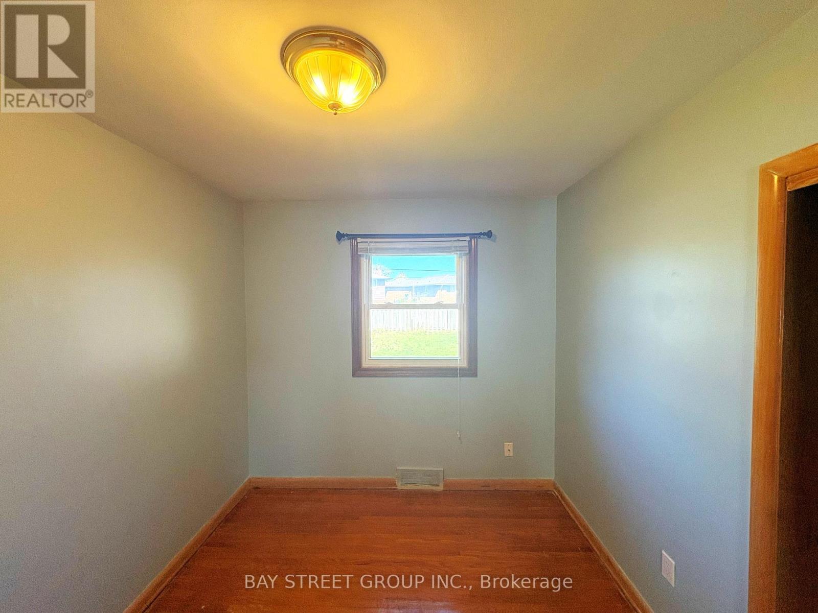 58 Broderick Avenue, Thorold (Thorold Downtown), Ontario  L2V 2J1 - Photo 9 - X12445283