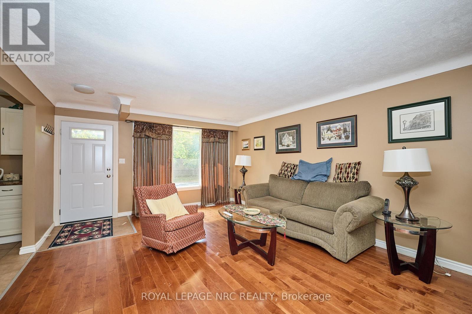 320 Morningstar Street, Welland, Ontario  L3B 5B3 - Photo 11 - X12445284
