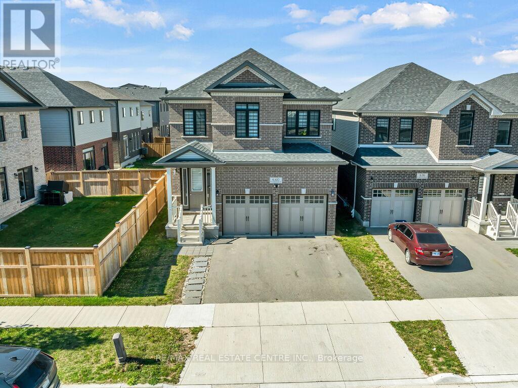 640 Florencedale Crescent, Kitchener, Ontario  N2R 0N4 - Photo 2 - X12445265