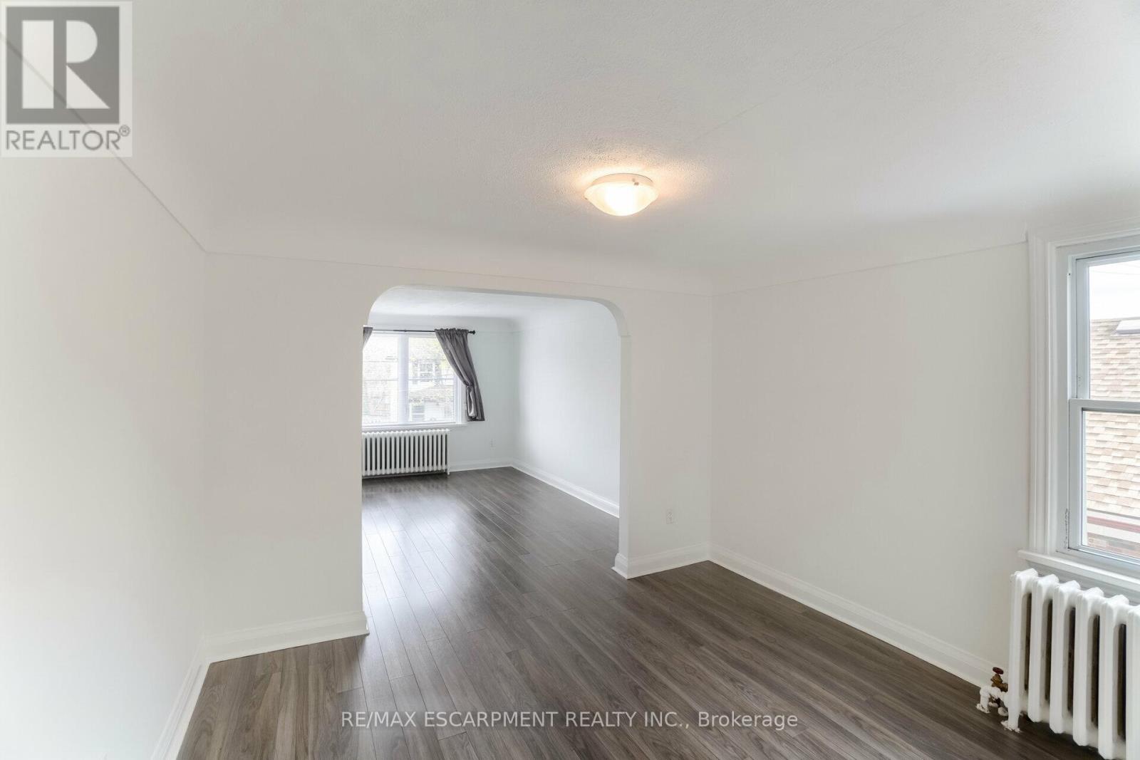 160 Welland Avenue, St. Catharines (Downtown), Ontario  L2R 2N6 - Photo 21 - X12445267