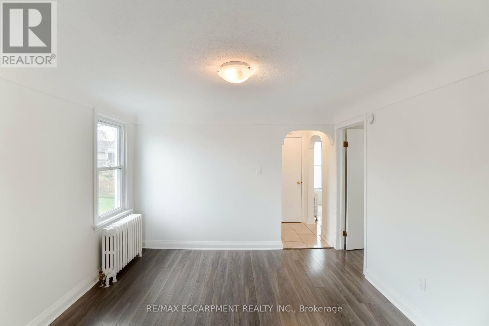 160 Welland Avenue, St. Catharines (Downtown), Ontario  L2R 2N6 - Photo 23 - X12445267
