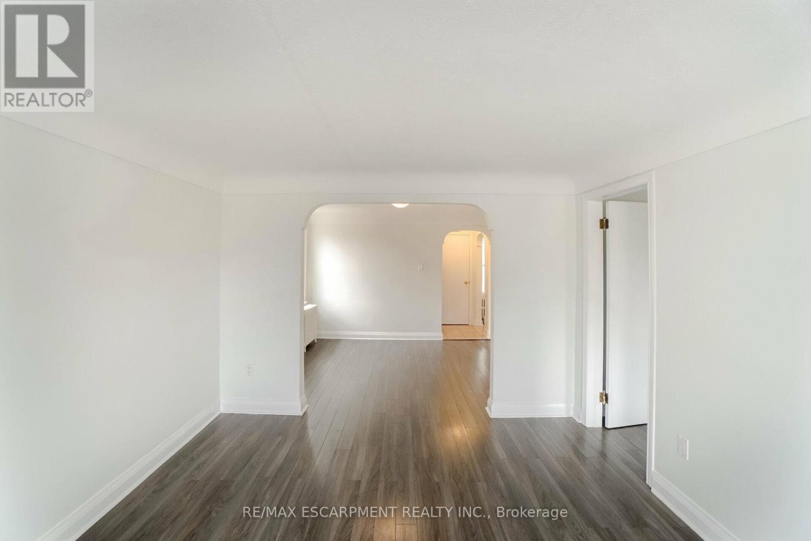 160 Welland Avenue, St. Catharines (Downtown), Ontario  L2R 2N6 - Photo 25 - X12445267