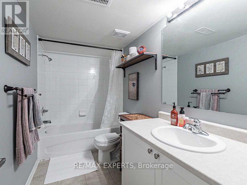 78 Honeyview Trail, Brampton, Ontario  L6P 4A3 - Photo 14 - W12422315