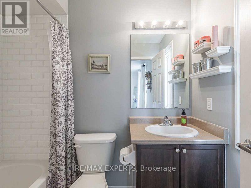 78 Honeyview Trail, Brampton, Ontario  L6P 4A3 - Photo 12 - W12422315