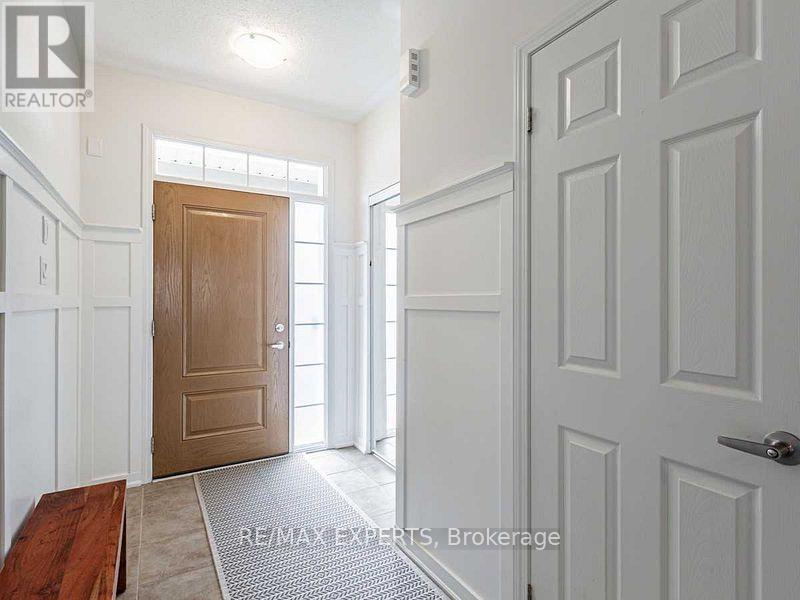 78 Honeyview Trail, Brampton, Ontario  L6P 4A3 - Photo 3 - W12422315