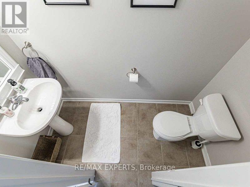78 Honeyview Trail, Brampton, Ontario  L6P 4A3 - Photo 2 - W12422315
