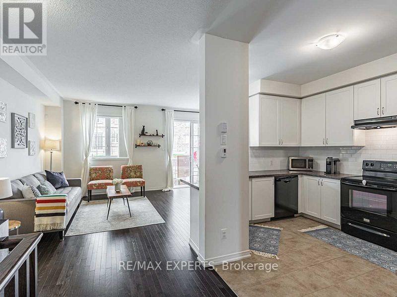 78 Honeyview Trail, Brampton, Ontario  L6P 4A3 - Photo 4 - W12422315