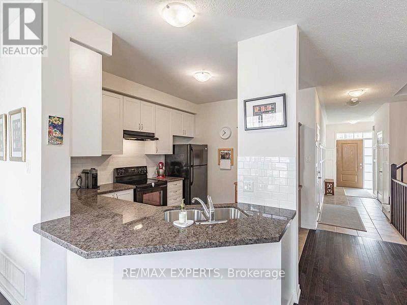 78 Honeyview Trail, Brampton, Ontario  L6P 4A3 - Photo 7 - W12422315