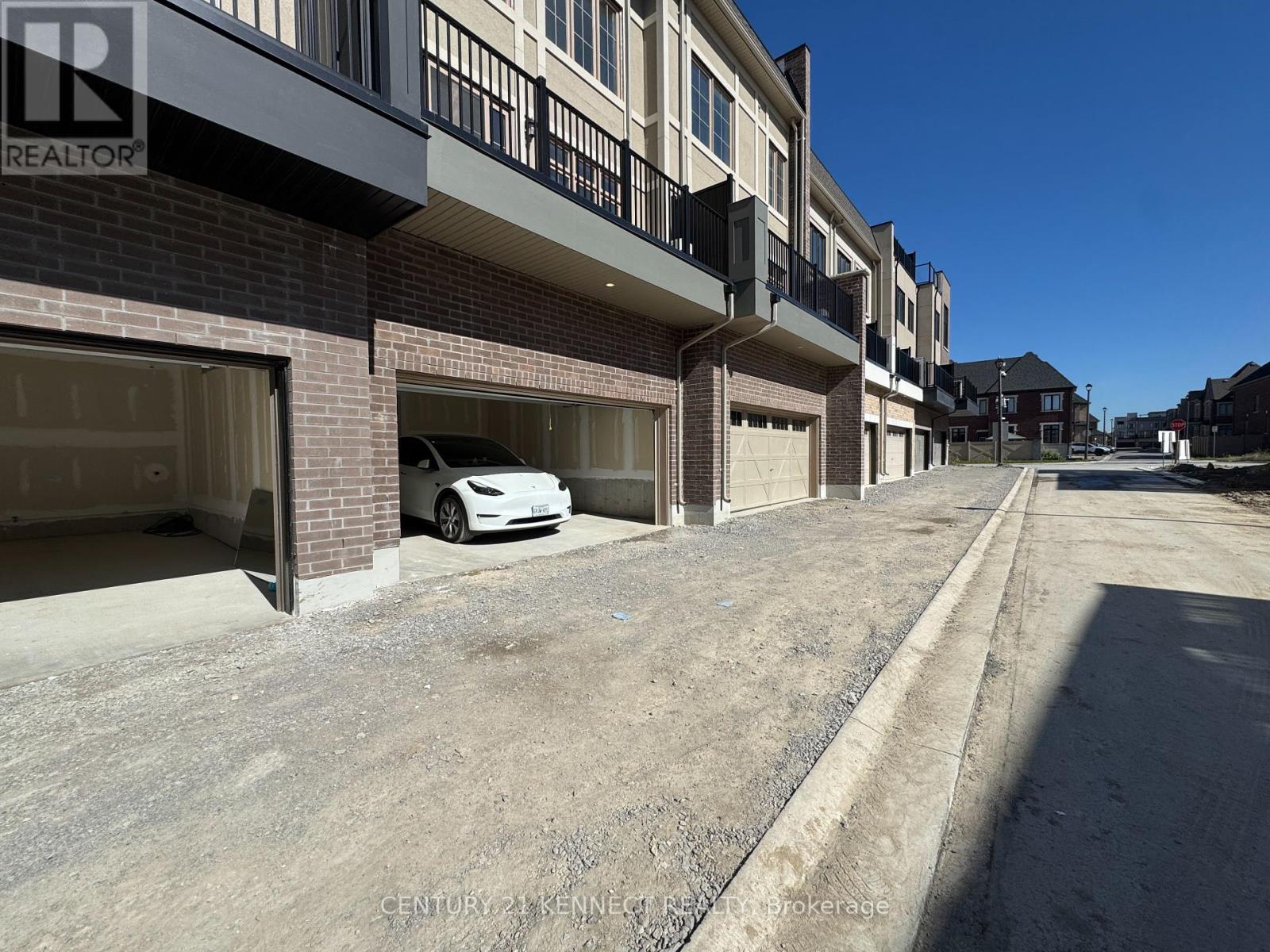 51 York Downs Boulevard, Markham, Ontario  L6V 3M6 - Photo 5 - N12442579