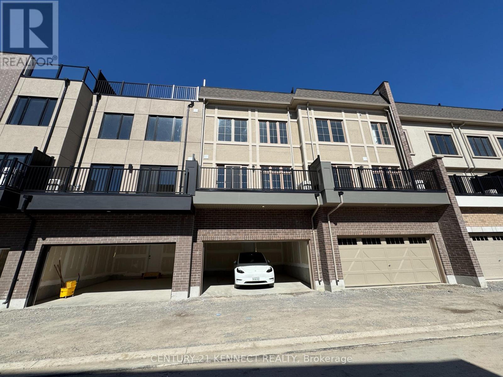 51 York Downs Boulevard, Markham, Ontario  L6V 3M6 - Photo 4 - N12442579