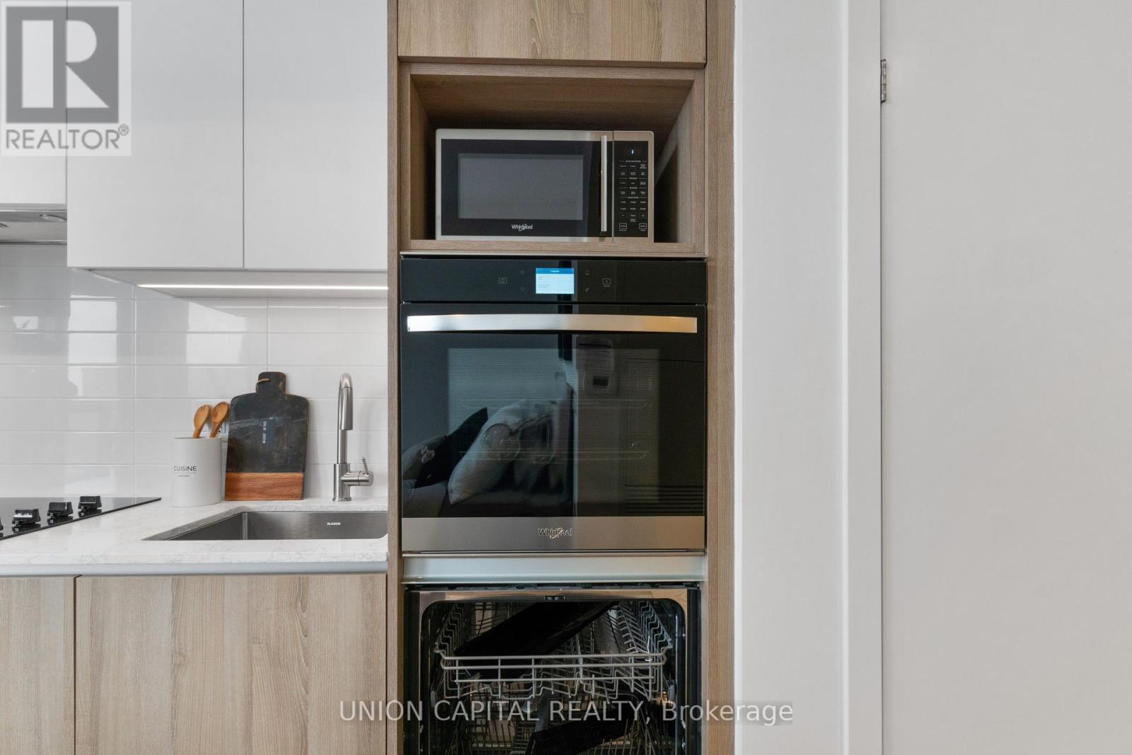 1612 - 319 Jarvis Street, Toronto (Moss Park), Ontario  M5B 0C8 - Photo 16 - C12445285