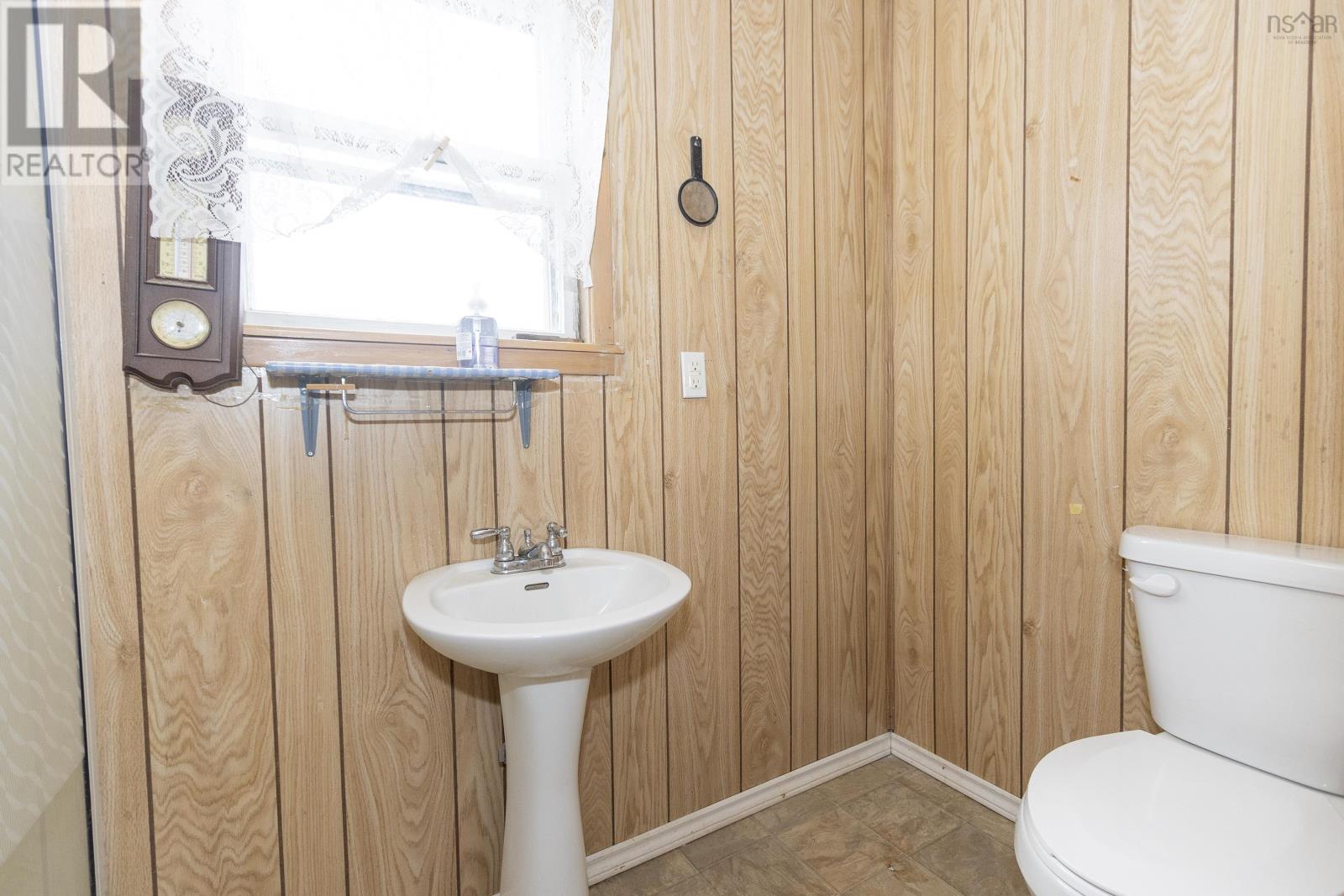 54 Wolsley Street, Springhill, Nova Scotia  B0M 1X0 - Photo 18 - 202525130