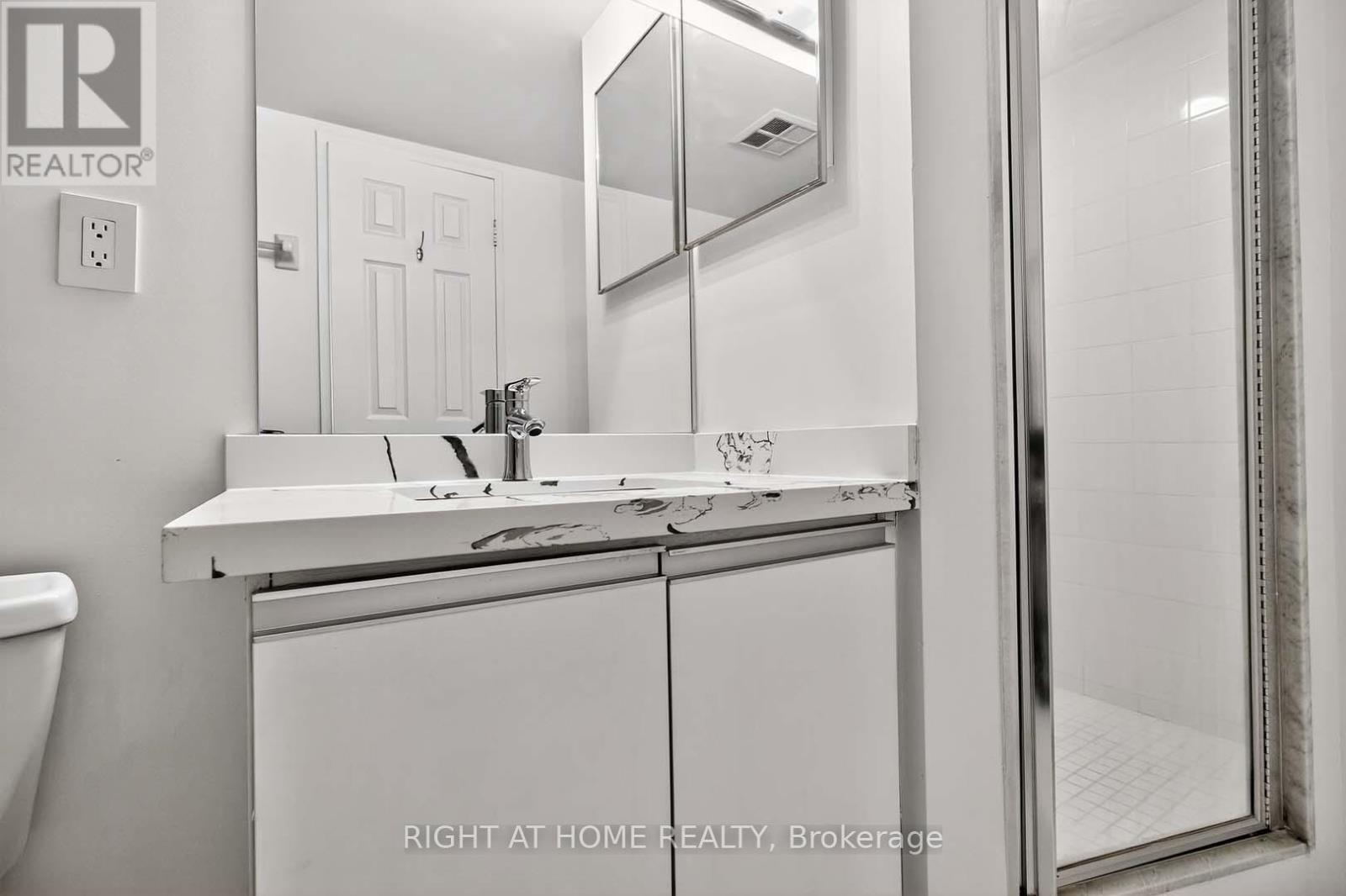 2204 - 400 Webb Drive, Mississauga, Ontario  L5B 3Z7 - Photo 23 - W12445275
