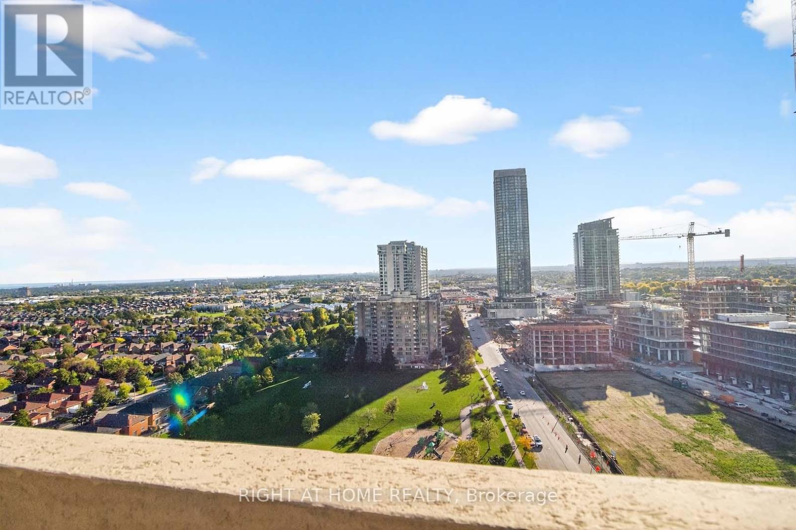 2204 - 400 Webb Drive, Mississauga, Ontario  L5B 3Z7 - Photo 28 - W12445275