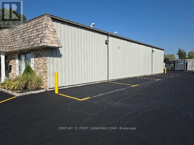 B - 177 Hachborn Road, Brantford, Ontario  N3S 7W7 - Photo 4 - X12167179