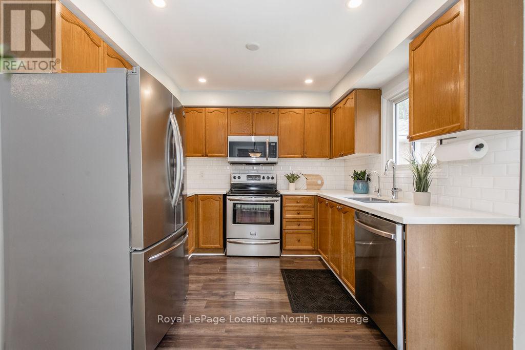 52 Royal Beech Drive, Wasaga Beach, Ontario  L0L 2P0 - Photo 11 - S12445329