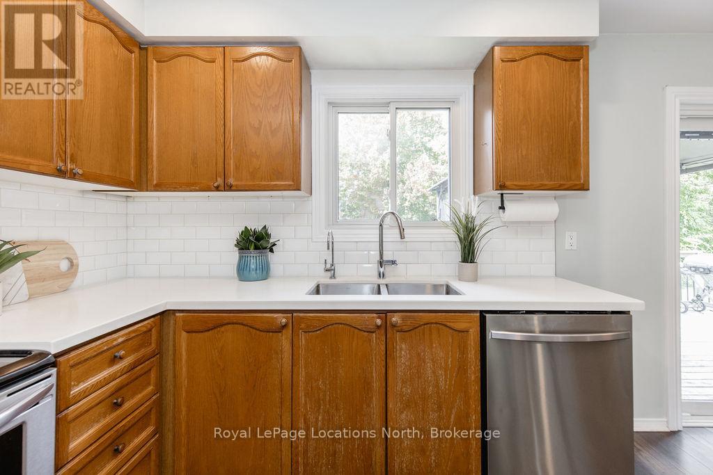 52 Royal Beech Drive, Wasaga Beach, Ontario  L0L 2P0 - Photo 14 - S12445329