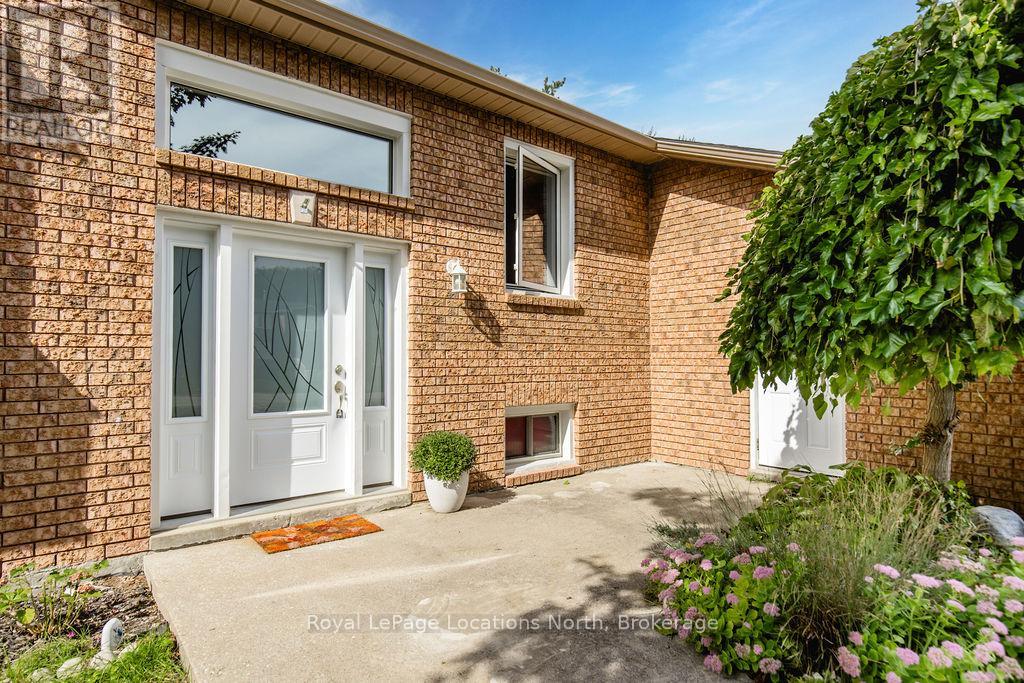 52 Royal Beech Drive, Wasaga Beach, Ontario  L0L 2P0 - Photo 3 - S12445329