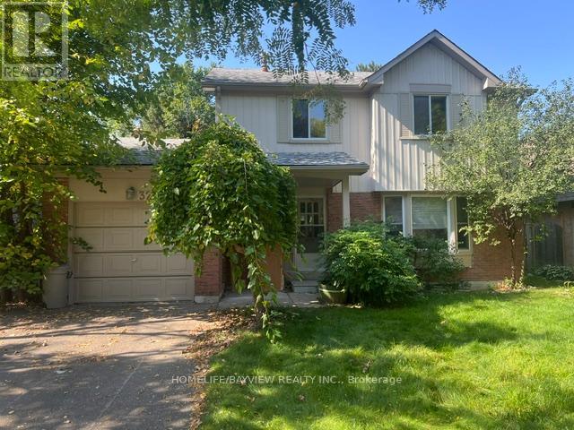 32 Penwick Crescent, Richmond Hill, Ontario  L4C 5B4 - Photo 2 - N12445295