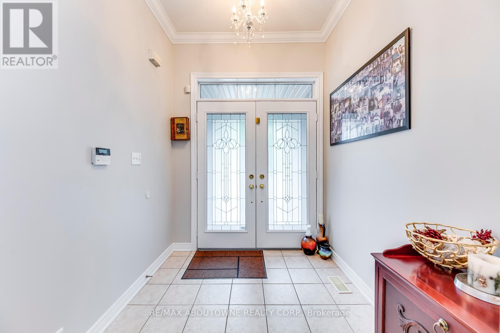 1198 Agram Drive, Oakville, Ontario  L6H 7R9 - Photo 4 - W12445279
