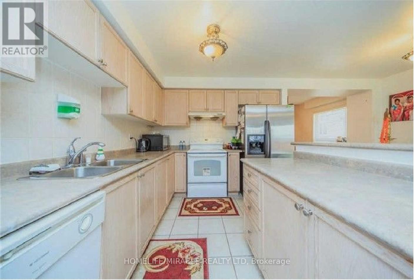 21 Sand Cherry Crescent, Brampton, Ontario  L6R 3A9 - Photo 10 - W12445290
