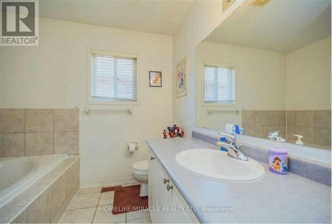 21 Sand Cherry Crescent, Brampton, Ontario  L6R 3A9 - Photo 13 - W12445290