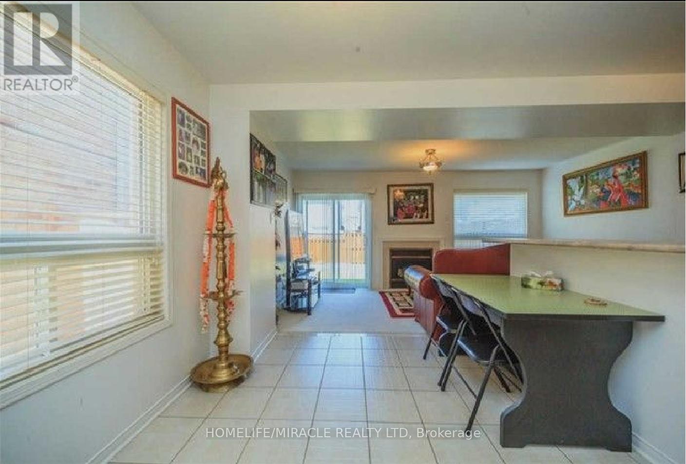 21 Sand Cherry Crescent, Brampton, Ontario  L6R 3A9 - Photo 8 - W12445290