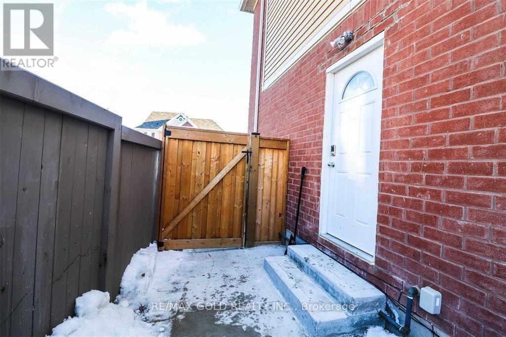 3 Stedford Crescent, Brampton, Ontario  L7A 4P6 - Photo 13 - W12445310