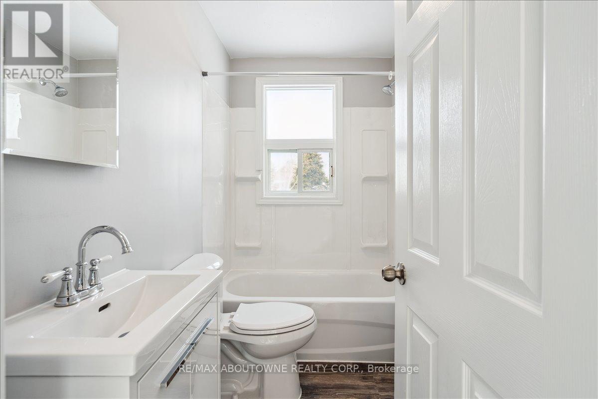 1 - 145 North Service Road E, Oakville, Ontario  L6H 1A3 - Photo 13 - W12445315
