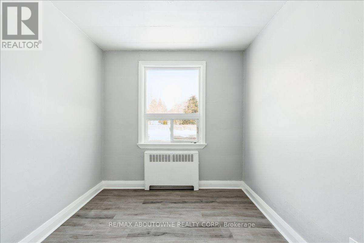 1 - 145 North Service Road E, Oakville, Ontario  L6H 1A3 - Photo 14 - W12445315