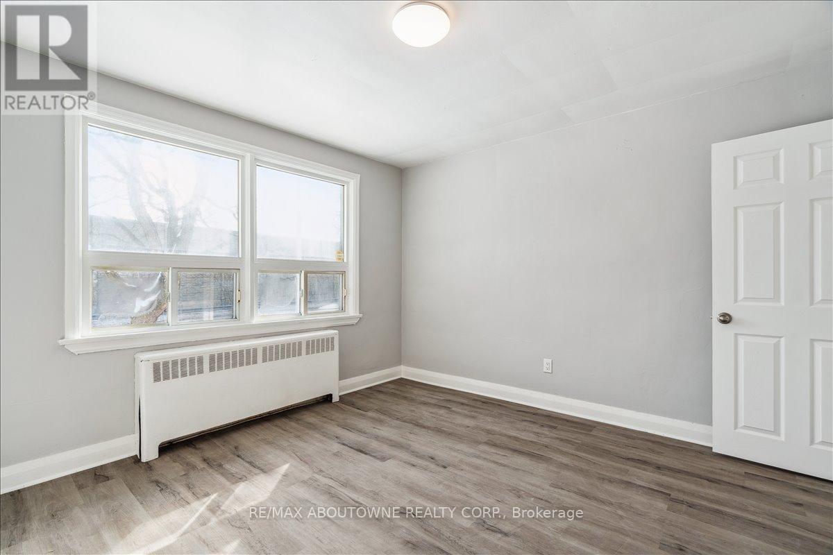 1 - 145 North Service Road E, Oakville, Ontario  L6H 1A3 - Photo 18 - W12445315