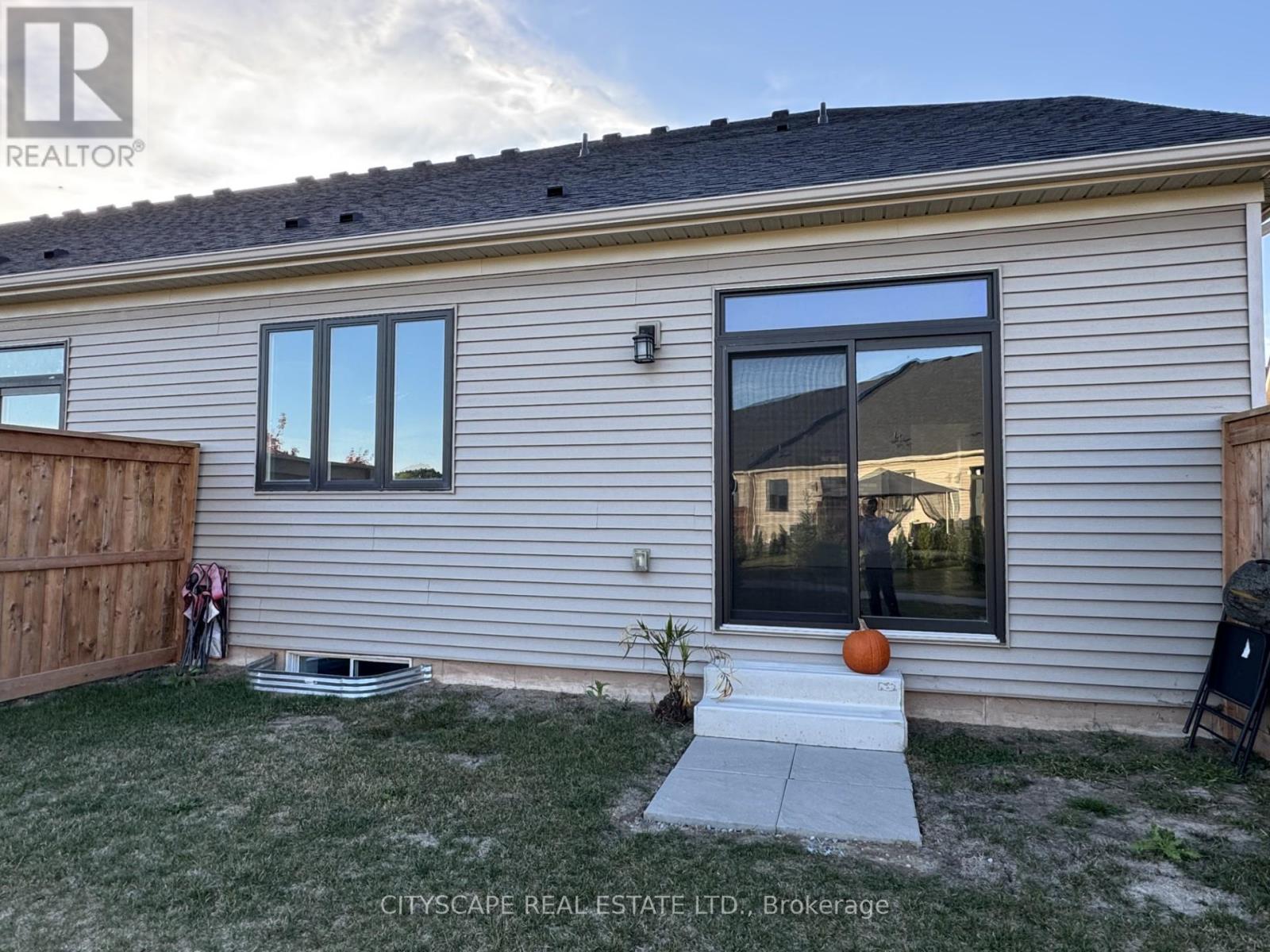 7 - 4311 Mann Street, Niagara Falls, Ontario  L2G 0E7 - Photo 2 - X12430769