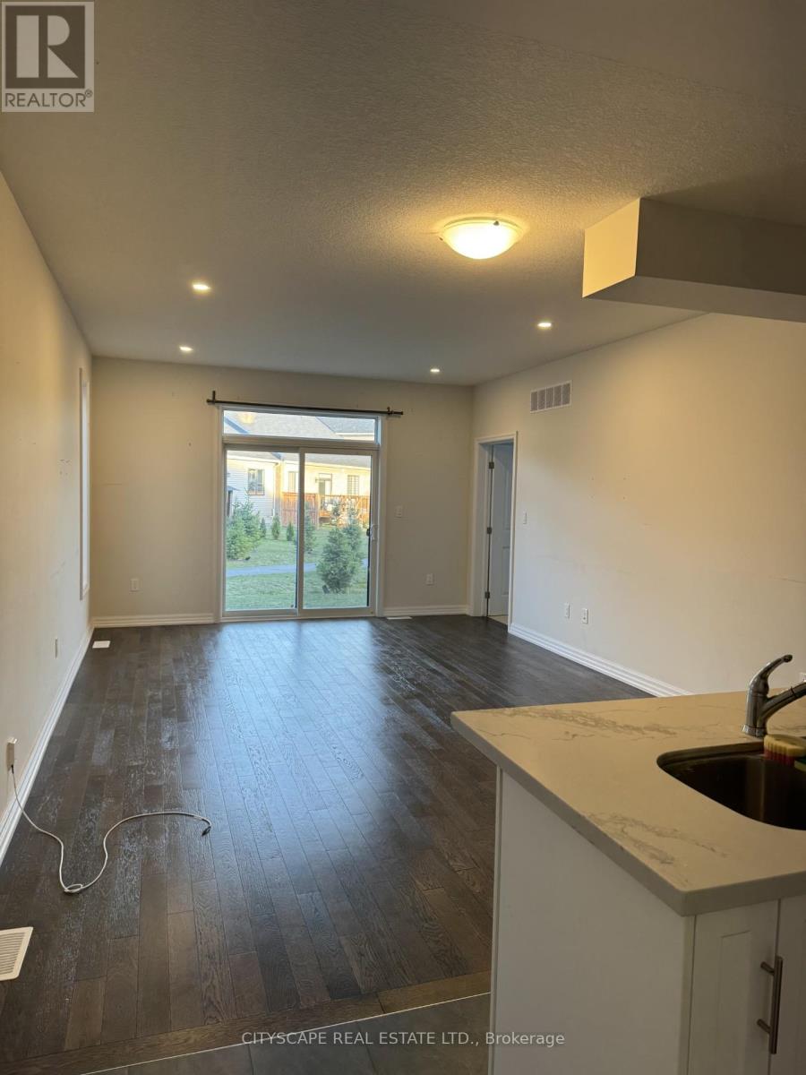 7 - 4311 Mann Street, Niagara Falls, Ontario  L2G 0E7 - Photo 3 - X12430769