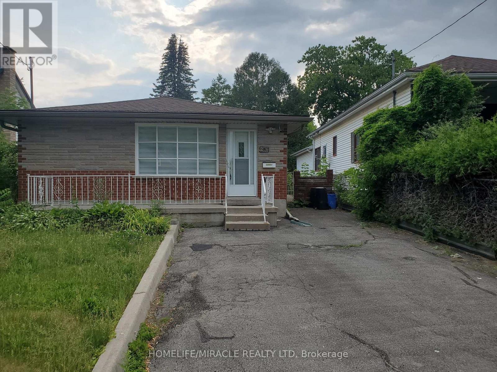 201 Emerson Avenue, London South, Ontario  N5Z 3L5 - Photo 1 - X12445316