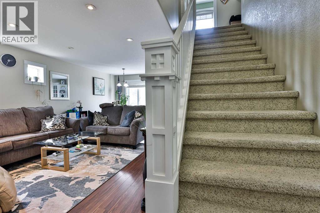 Property at 738 18 Street N image 3