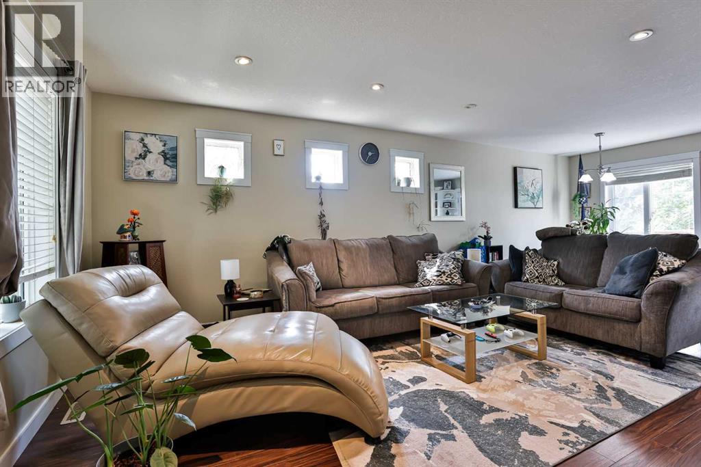 Property at 738 18 Street N image 5