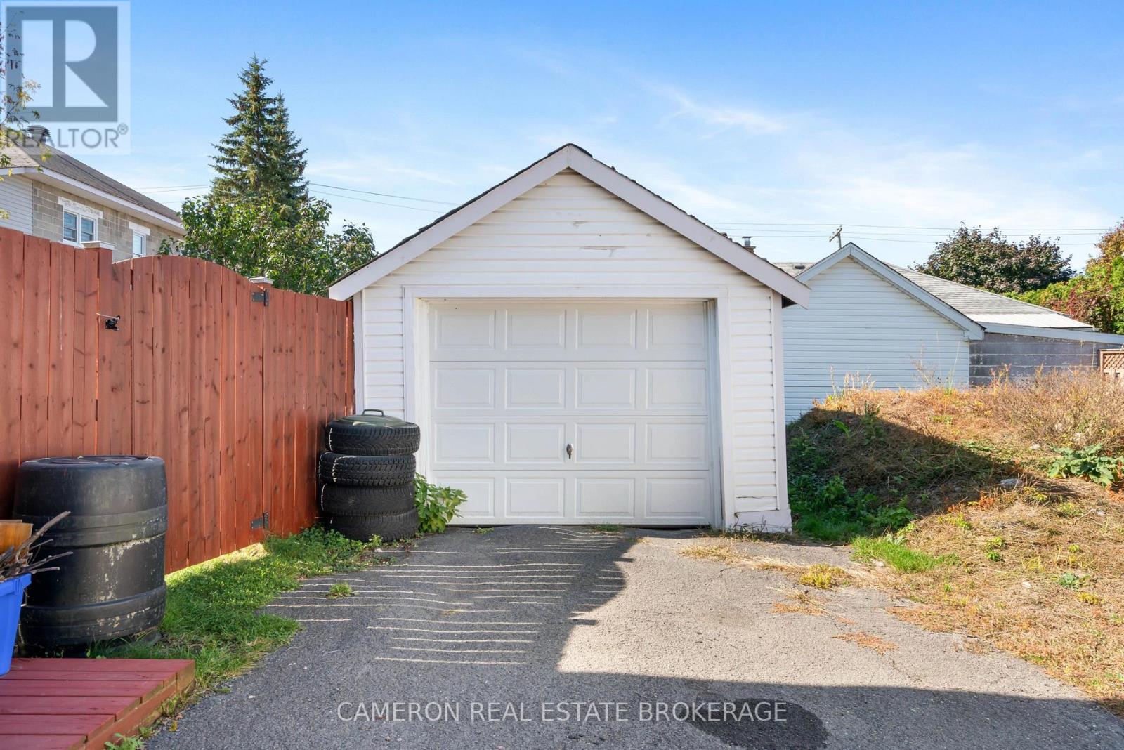 511 St Felix Street, Cornwall, Ontario  K6H 5B2 - Photo 3 - X12445328