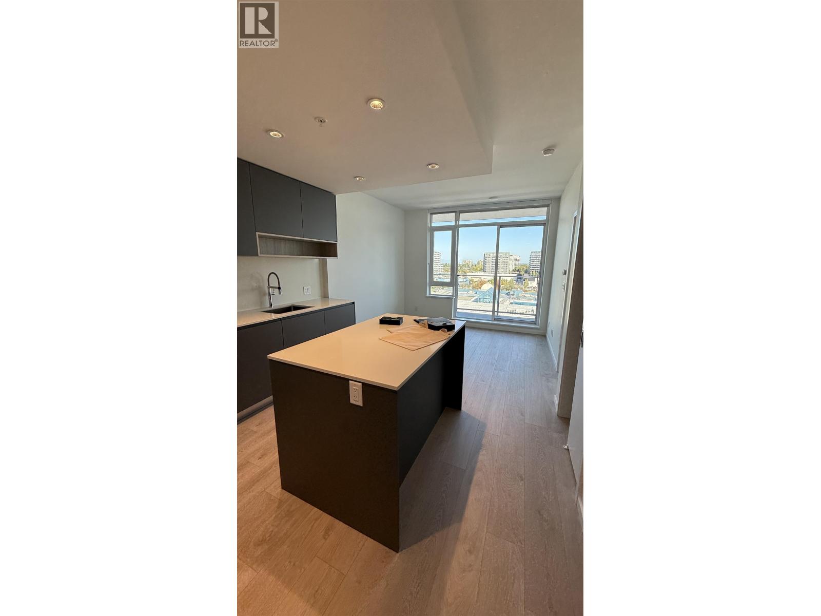 859 6600 Minoru Boulevard, Richmond, British Columbia  V6Y 0N3 - Photo 3 - R3054041