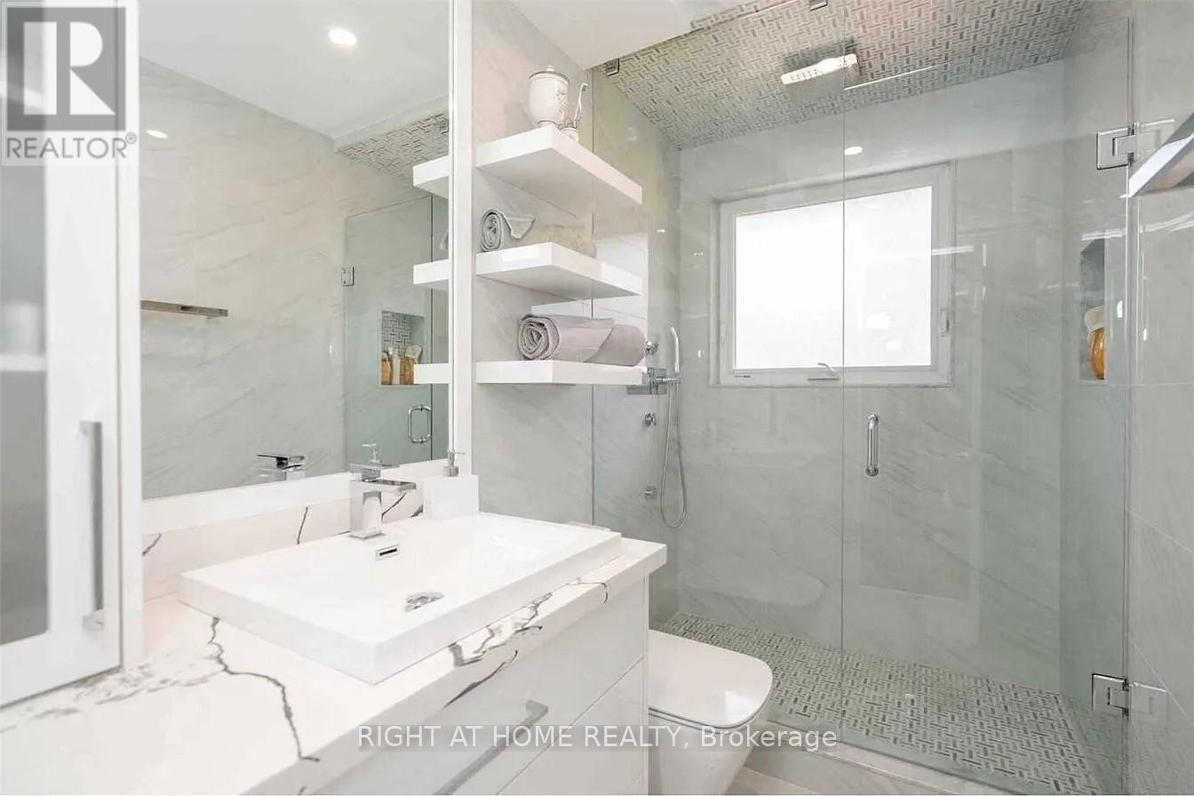 2 Groveland Crescent, Toronto, Ontario  M3A 3C5 - Photo 15 - C12430192
