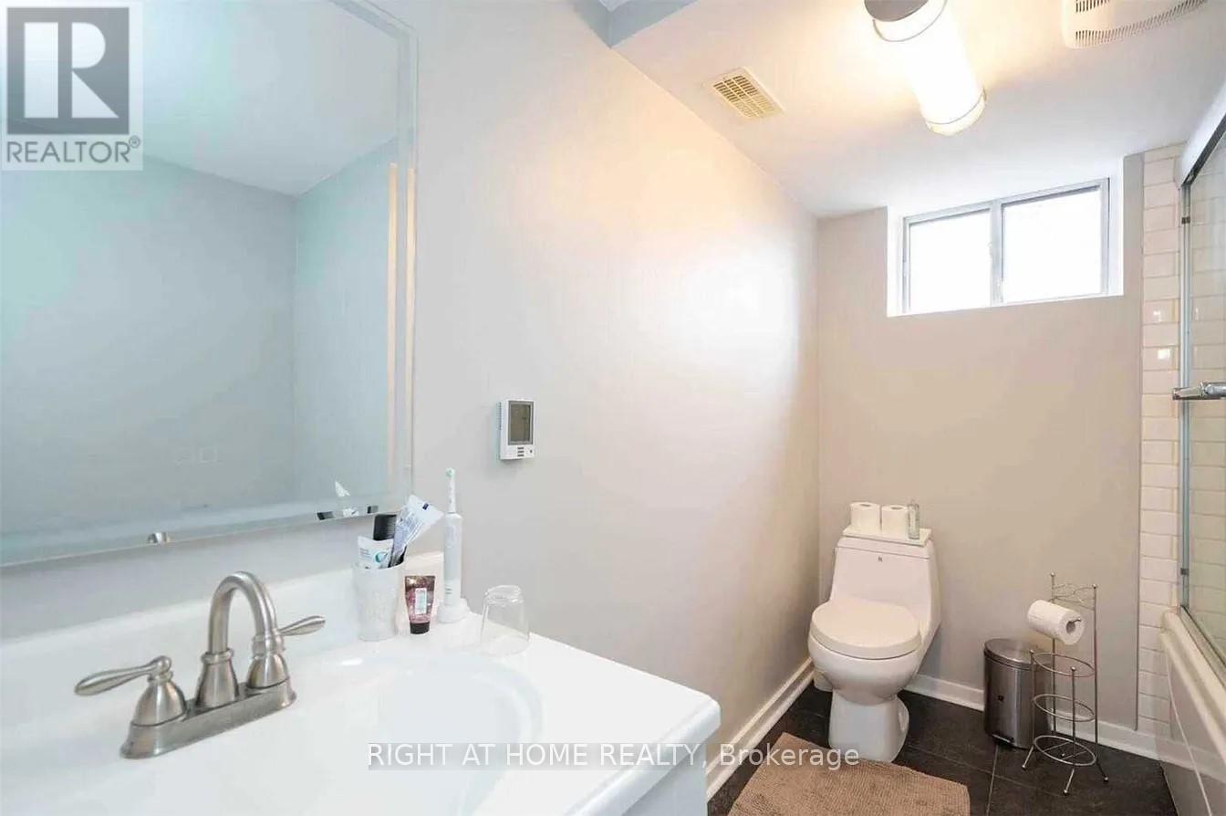 2 Groveland Crescent, Toronto, Ontario  M3A 3C5 - Photo 20 - C12430192