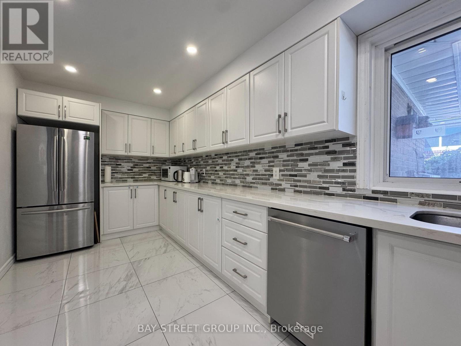 Main Floor - 43 Sherwood Forest Drive, Markham, Ontario  L3P 1P5 - Photo 12 - N12445326