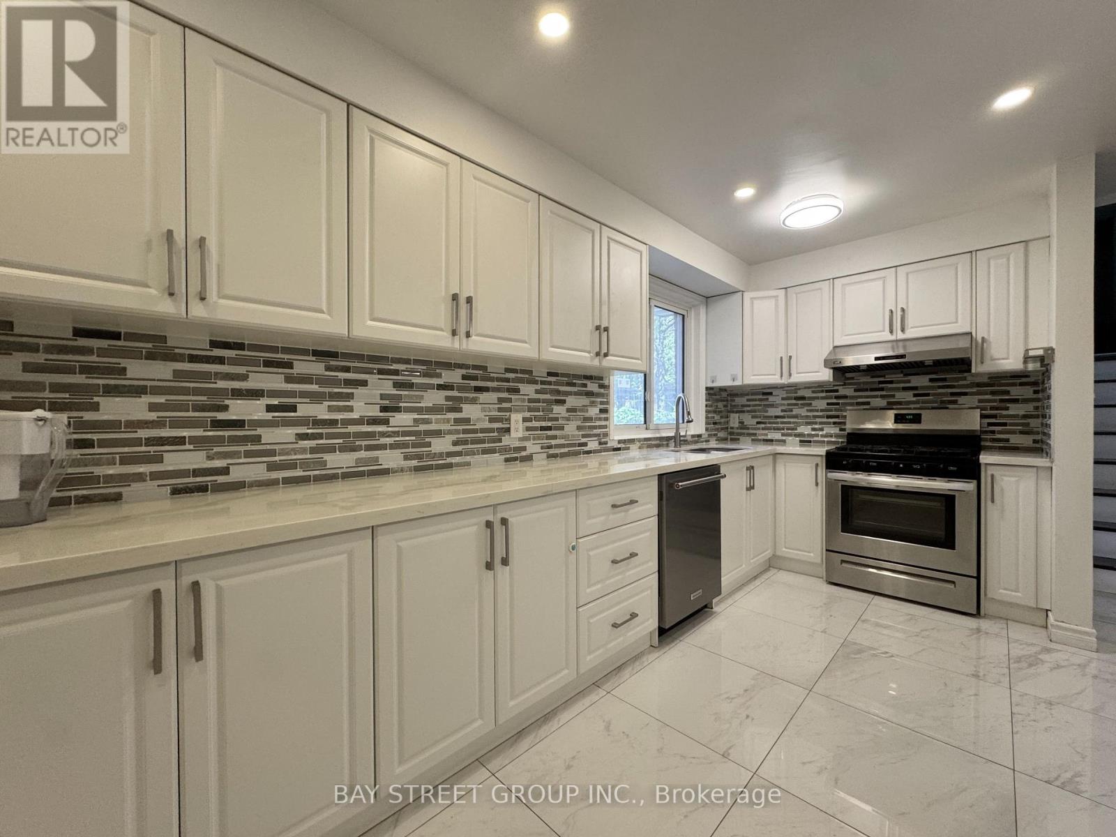 Main Floor - 43 Sherwood Forest Drive, Markham, Ontario  L3P 1P5 - Photo 13 - N12445326