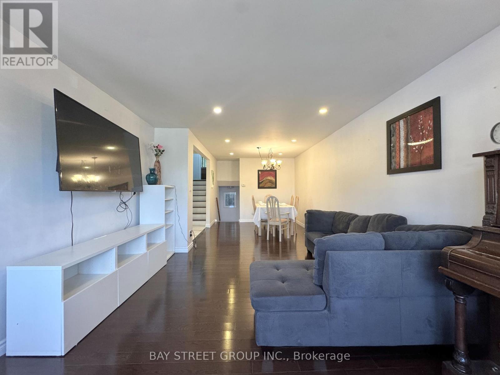 Main Floor - 43 Sherwood Forest Drive, Markham, Ontario  L3P 1P5 - Photo 4 - N12445326