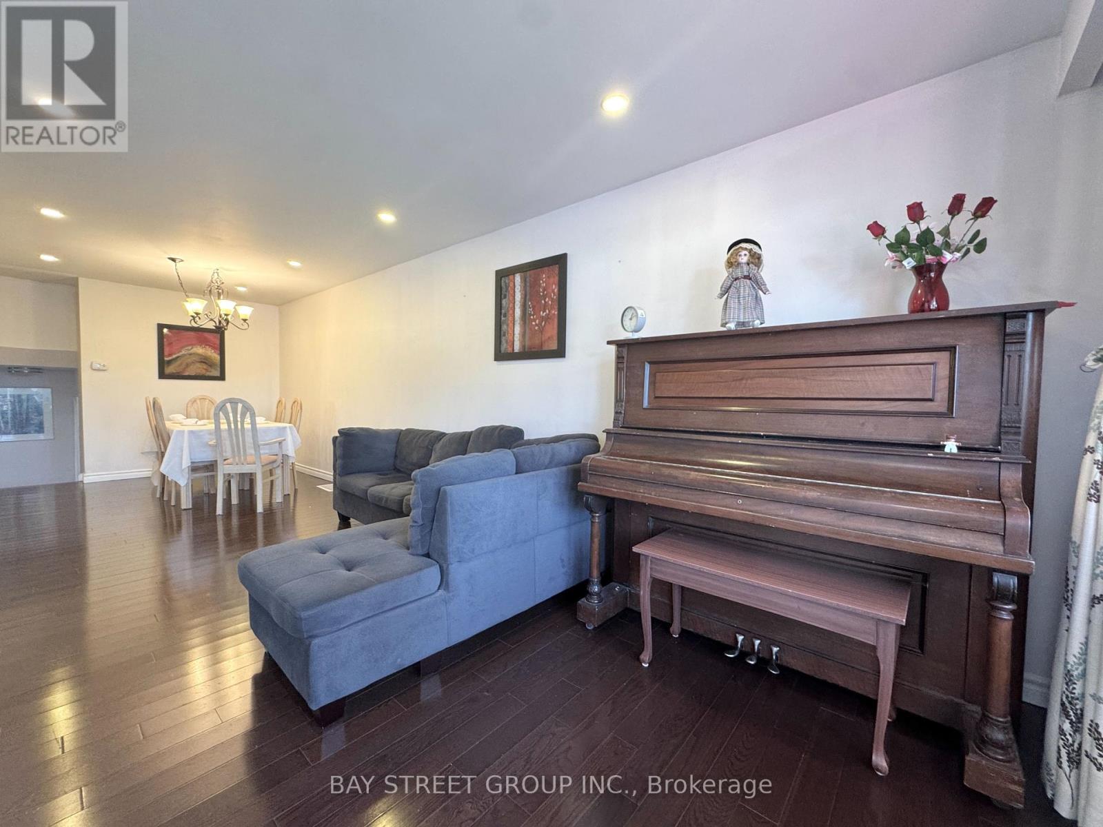 Main Floor - 43 Sherwood Forest Drive, Markham, Ontario  L3P 1P5 - Photo 5 - N12445326