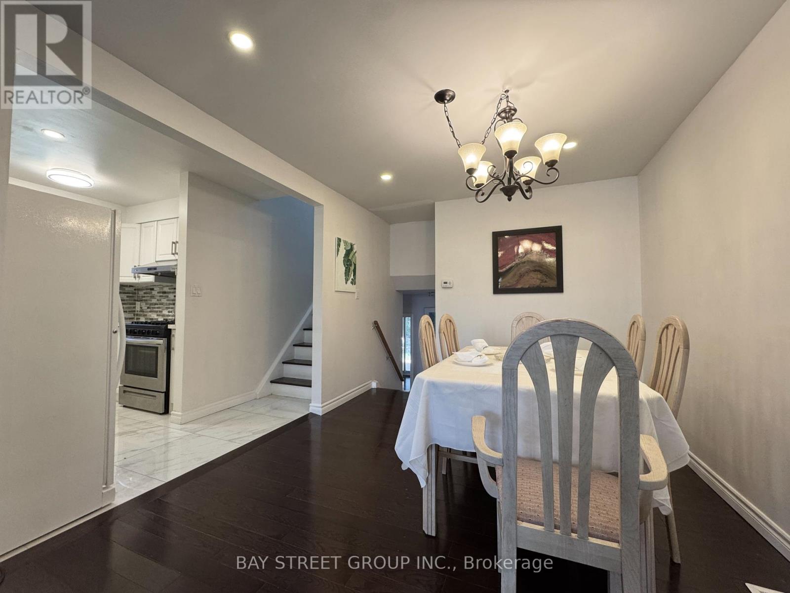 Main Floor - 43 Sherwood Forest Drive, Markham, Ontario  L3P 1P5 - Photo 6 - N12445326