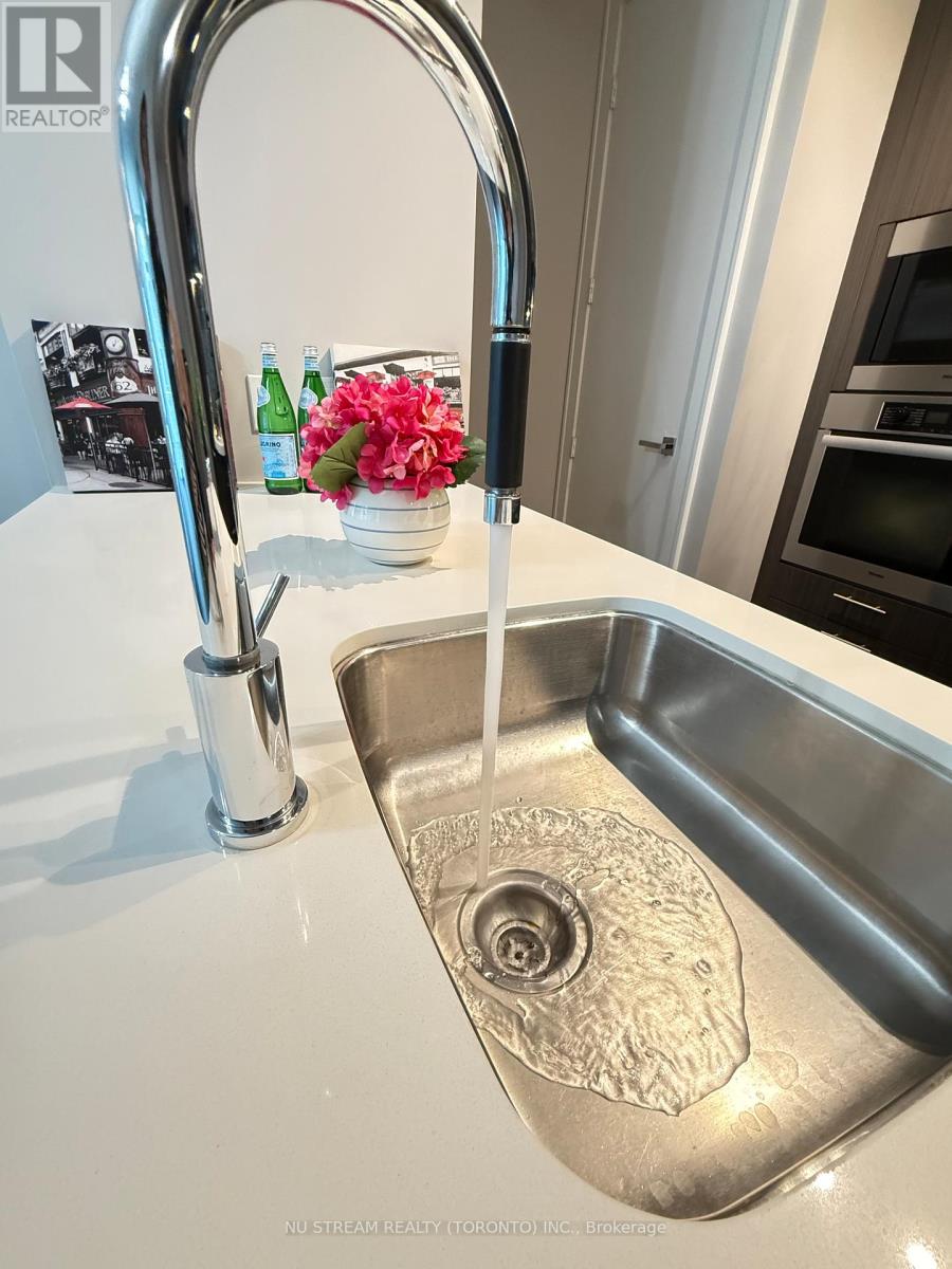 717 - 29 Queens Quay E, Toronto, Ontario  M5E 0A4 - Photo 9 - C12294909