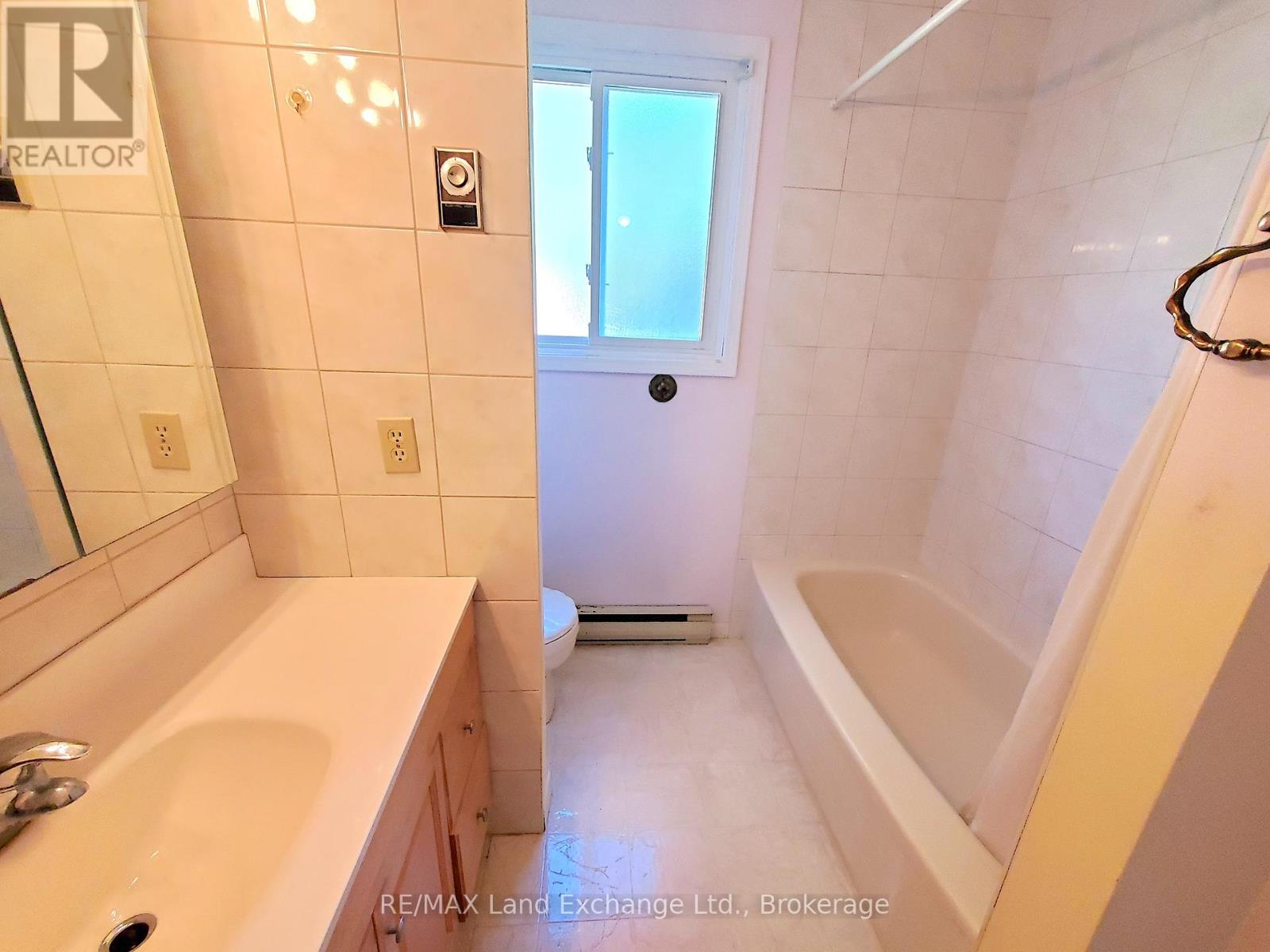 434 Clarendon Street, Saugeen Shores, Ontario  N0H 2L0 - Photo 11 - X12445360