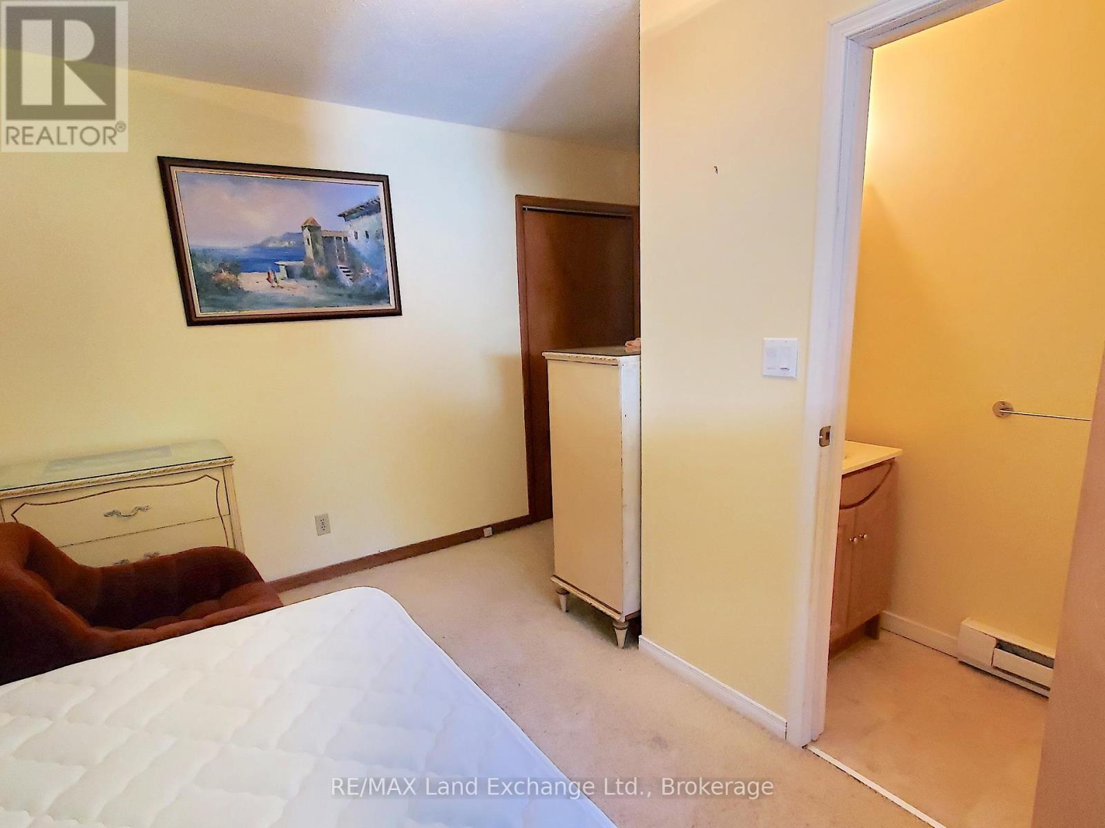 434 Clarendon Street, Saugeen Shores, Ontario  N0H 2L0 - Photo 18 - X12445360