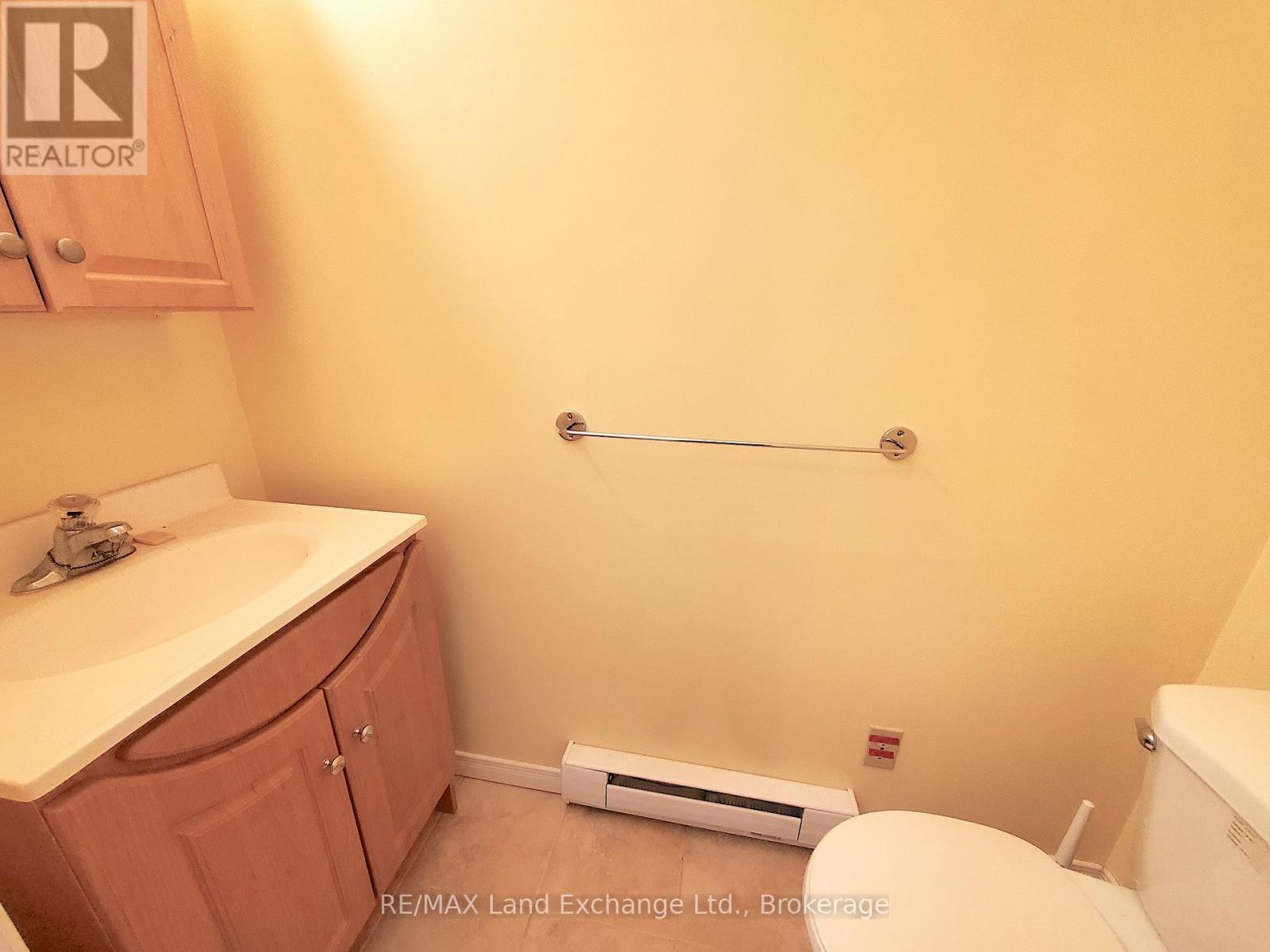434 Clarendon Street, Saugeen Shores, Ontario  N0H 2L0 - Photo 19 - X12445360